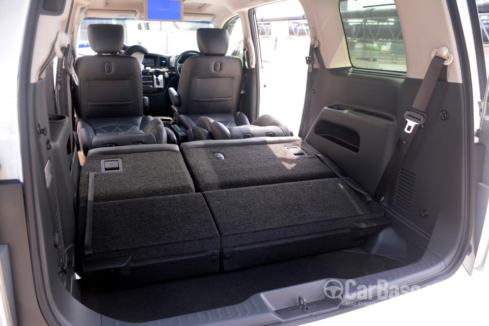 Nissan Elgrand E52 Facelift (2014) Interior