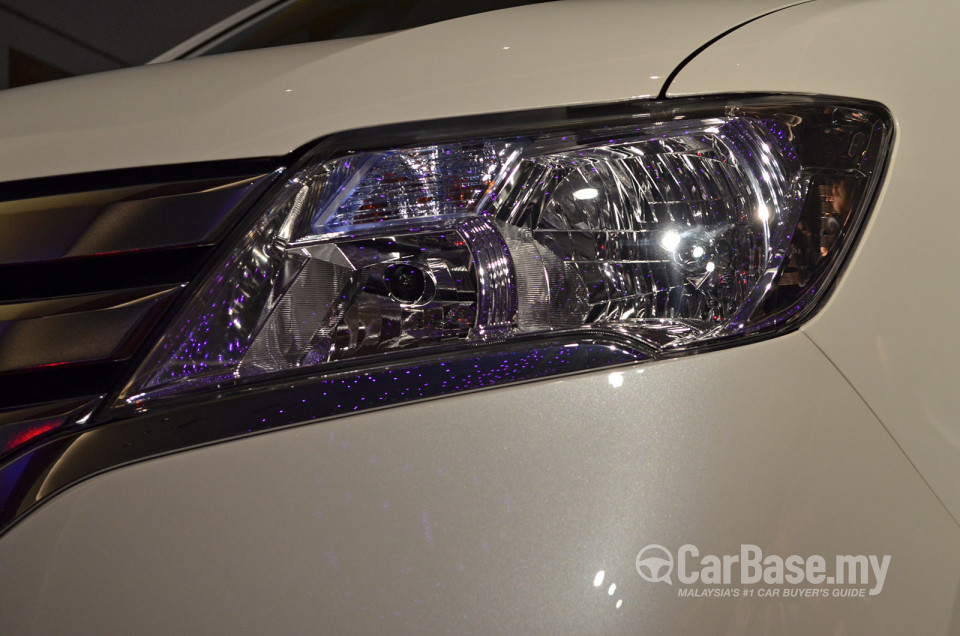 Nissan Serena S-Hybrid C26 (2013) Exterior
