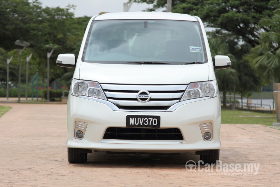 Nissan Serena S-Hybrid C26 (2013) Exterior