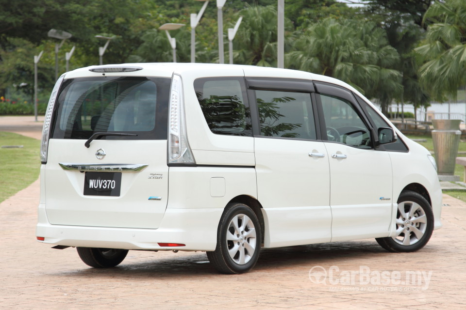 Nissan Serena S-Hybrid C26 (2013) Exterior