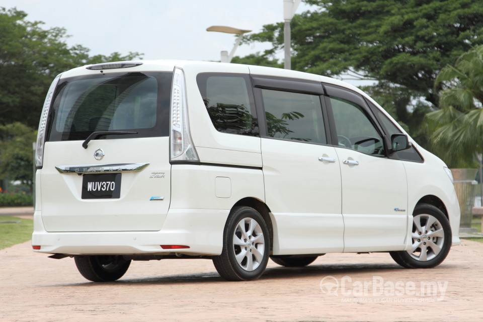Nissan Serena S-Hybrid C26 (2013) Exterior