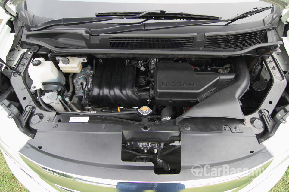 Nissan Serena S-Hybrid C26 (2013) Exterior