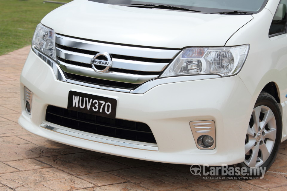 Nissan Serena S-Hybrid C26 (2013) Exterior