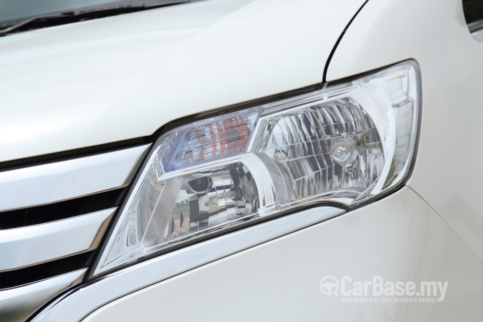 Nissan Serena S-Hybrid C26 (2013) Exterior