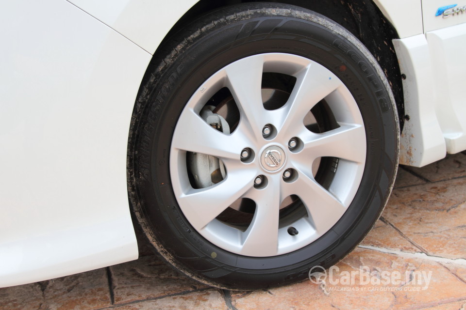 Nissan Serena S-Hybrid C26 (2013) Exterior
