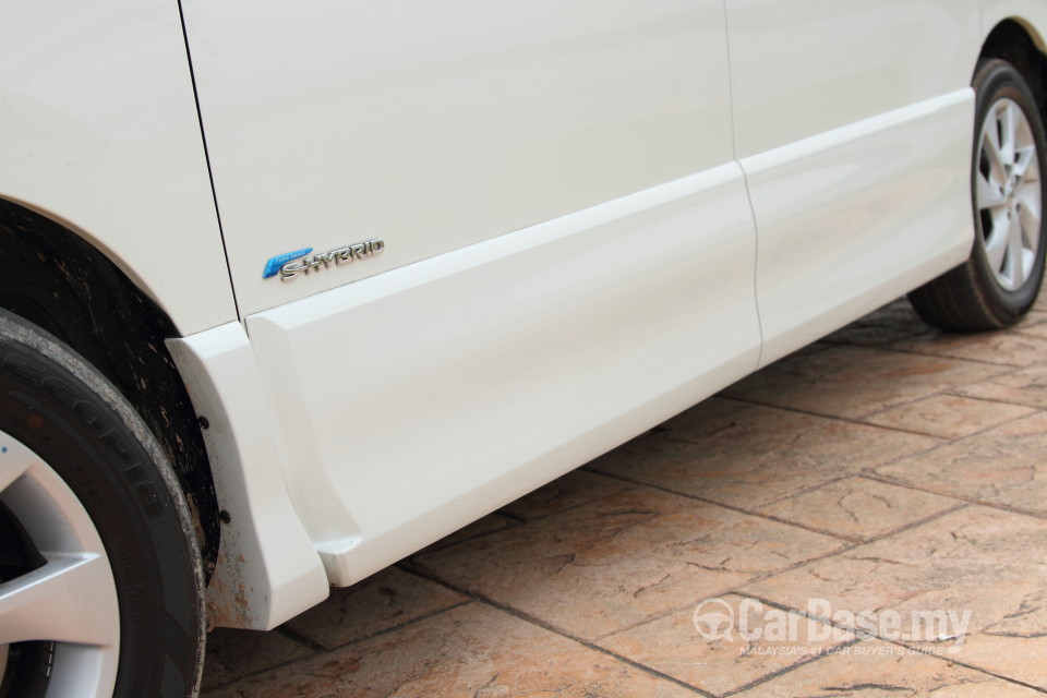 Nissan Serena S-Hybrid C26 (2013) Exterior
