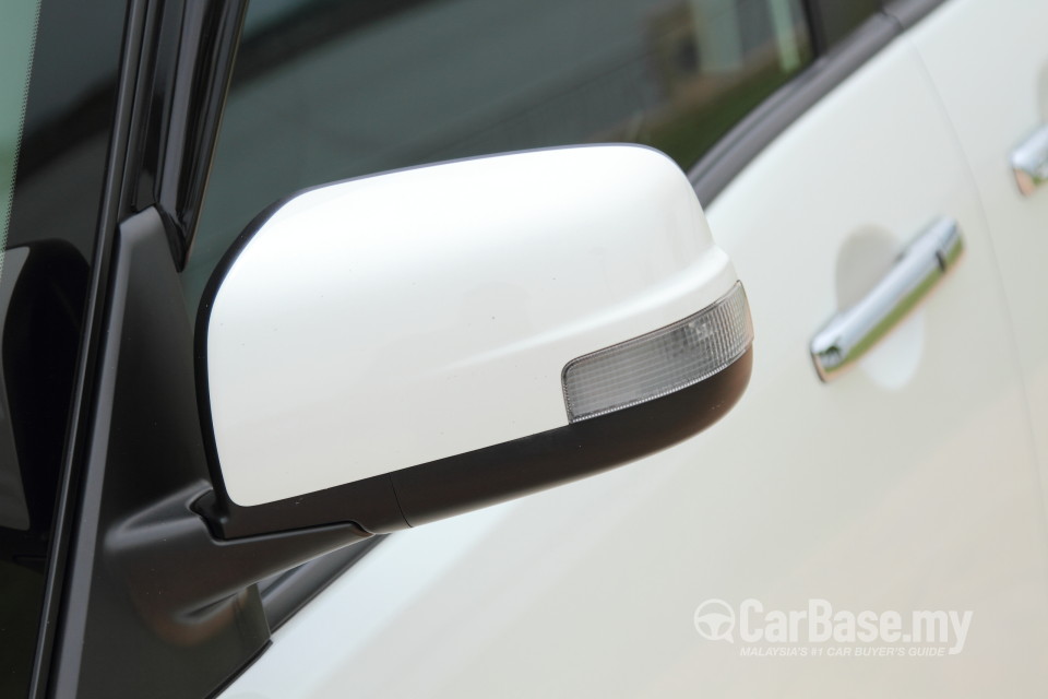 Nissan Serena S-Hybrid C26 (2013) Exterior