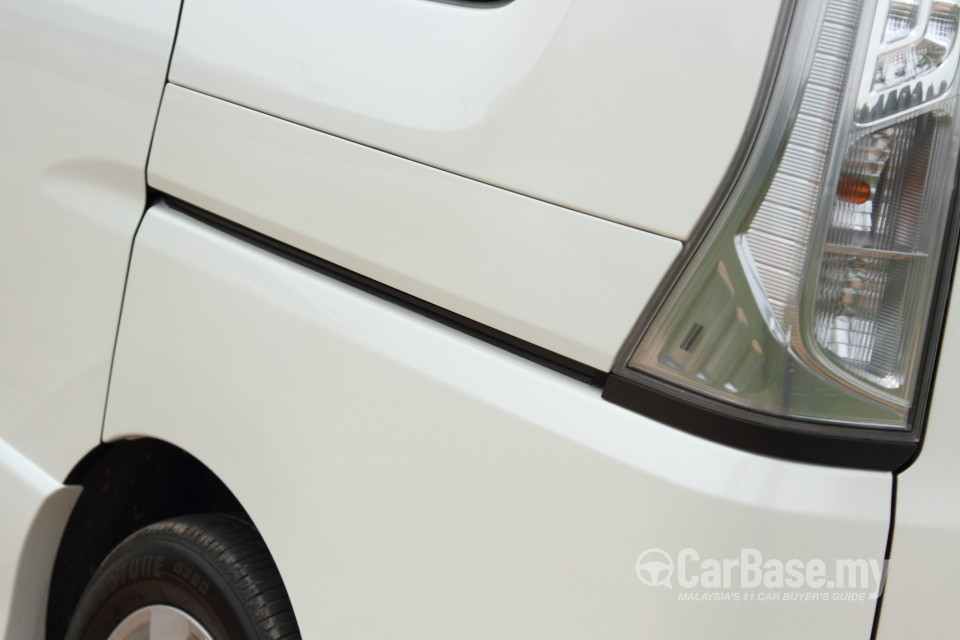 Nissan Serena S-Hybrid C26 (2013) Exterior