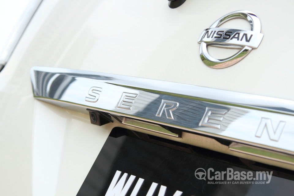 Nissan Serena S-Hybrid C26 (2013) Exterior