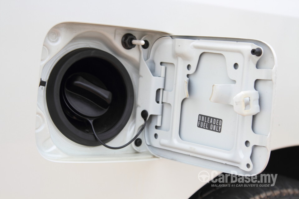 Nissan Serena S-Hybrid C26 (2013) Exterior