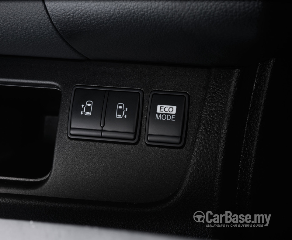 Nissan Serena S-Hybrid C26 (2013) Interior