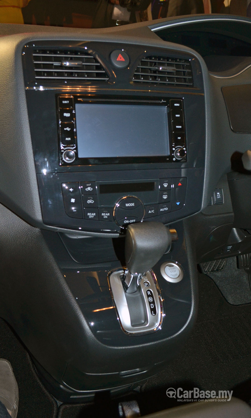Nissan Serena S-Hybrid C26 (2013) Interior