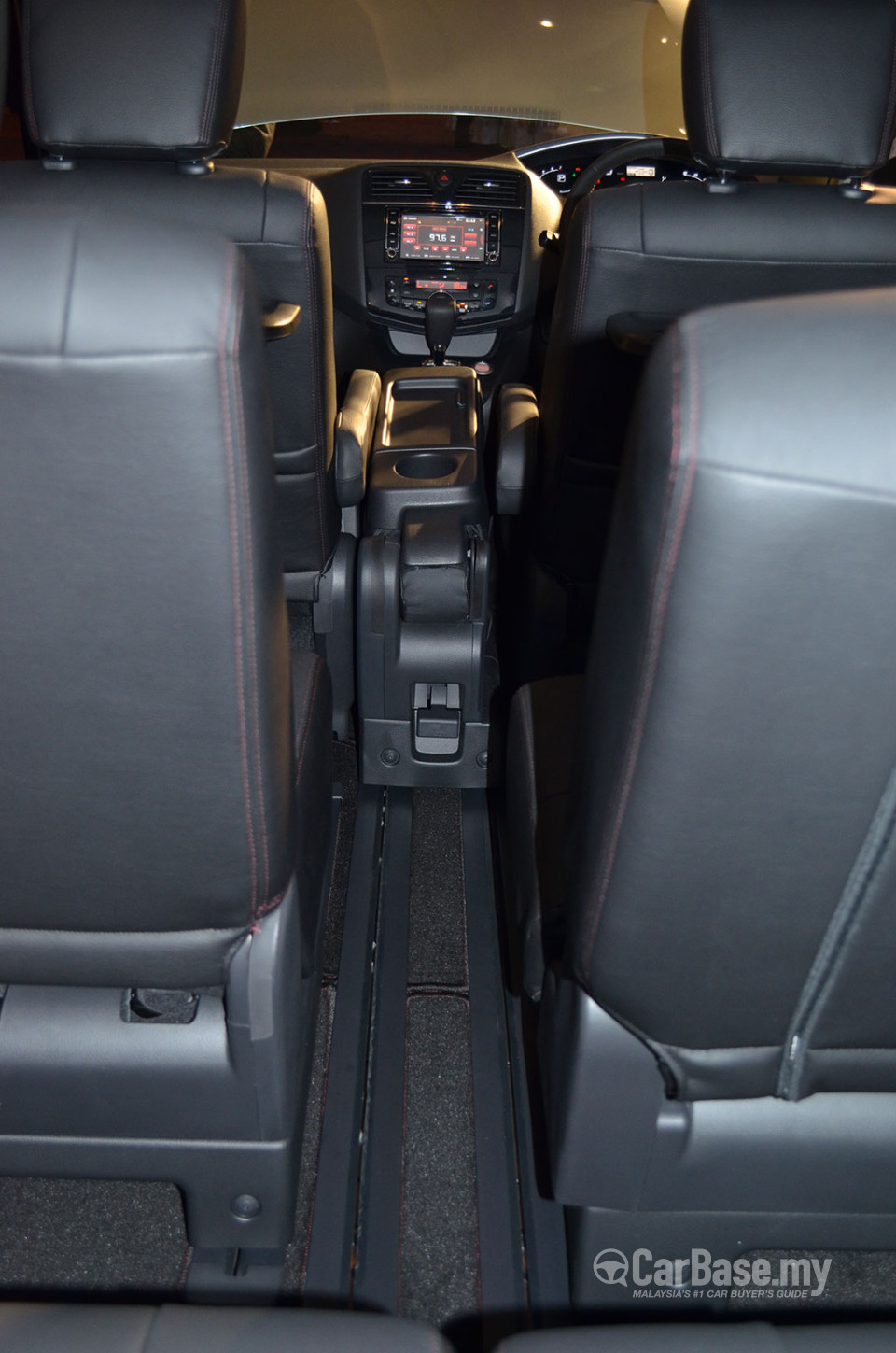 Nissan Serena S-Hybrid C26 (2013) Interior