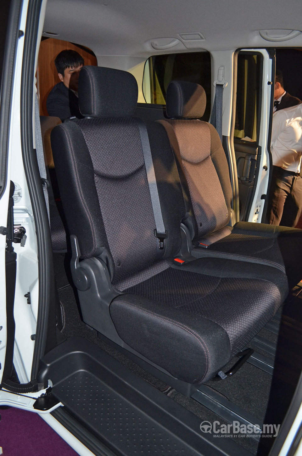 Nissan Serena S-Hybrid C26 (2013) Interior