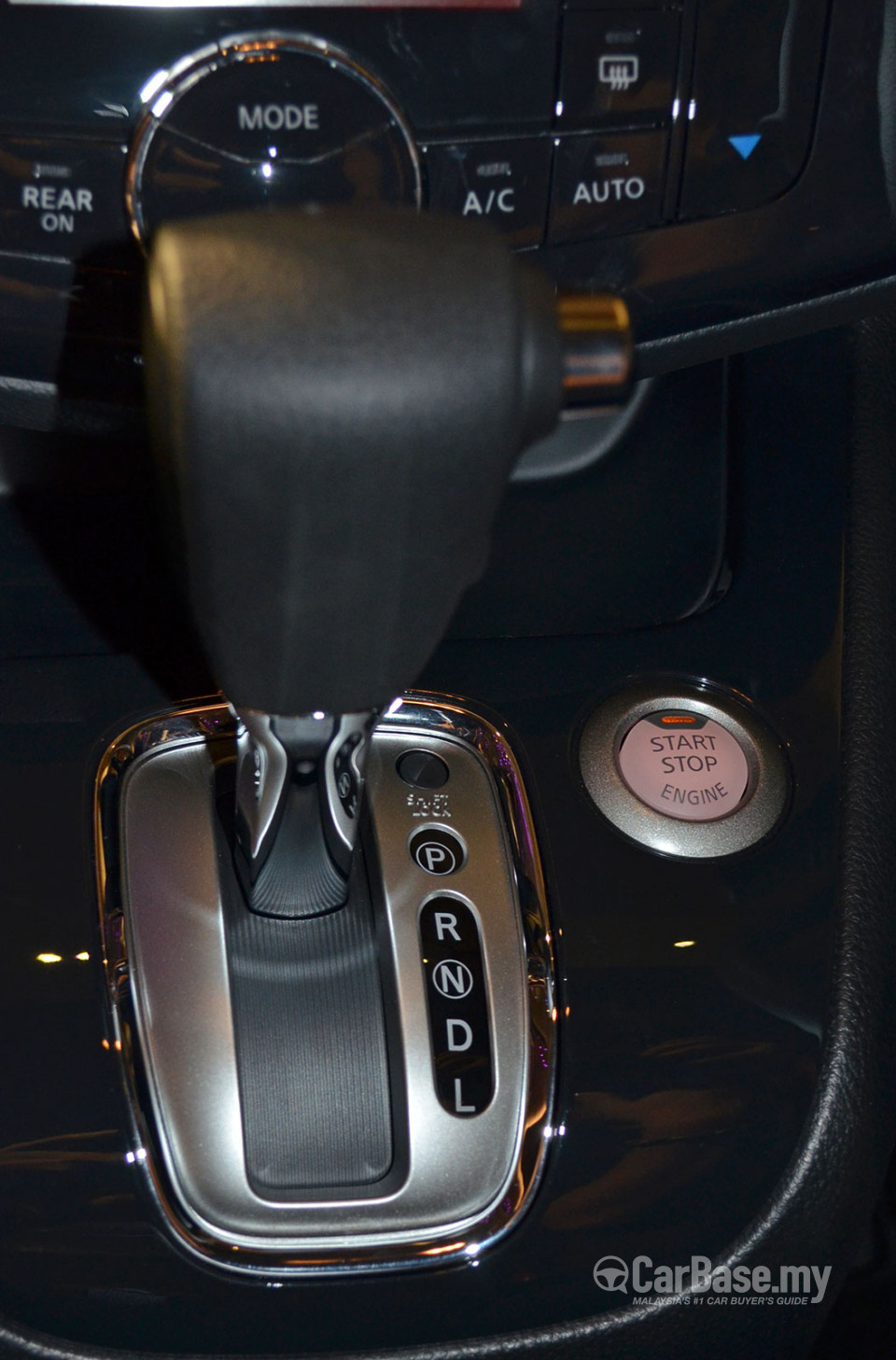 Nissan Serena S-Hybrid C26 (2013) Interior