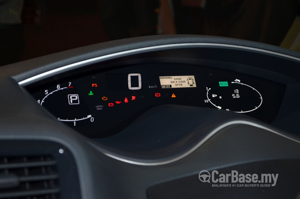 Nissan Serena S-Hybrid C26 (2013) Interior