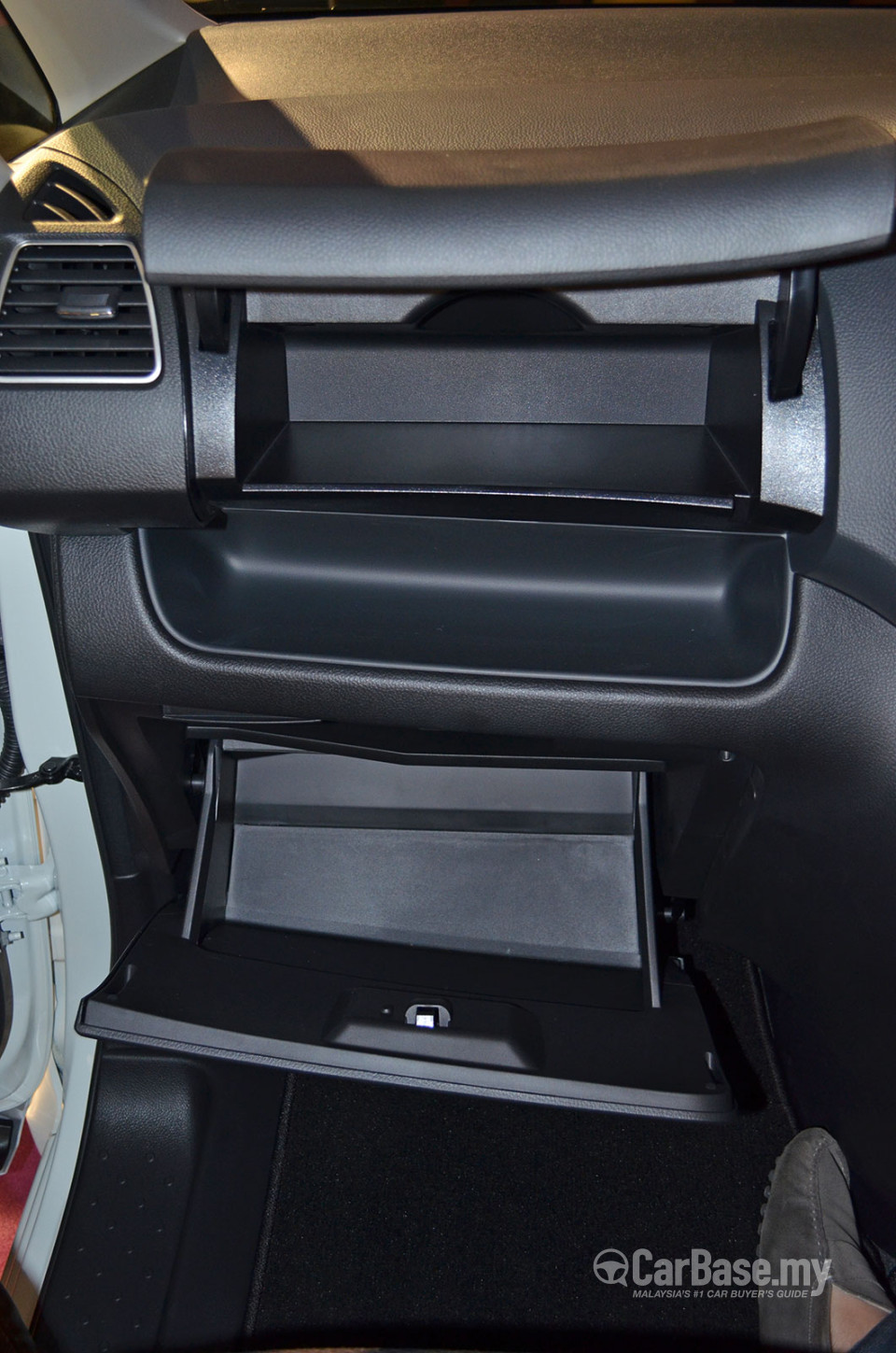 Nissan Serena S-Hybrid C26 (2013) Interior