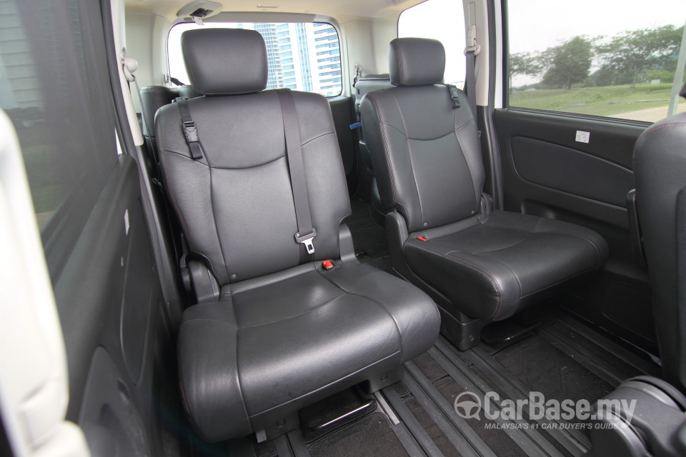 Nissan Serena S-Hybrid C26 (2013) Interior