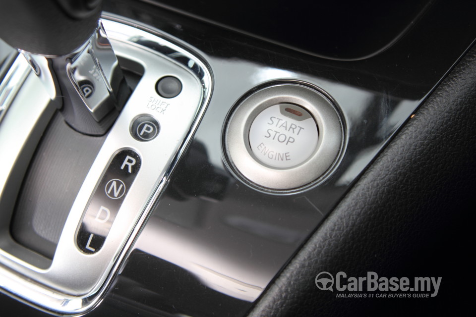 Nissan Serena S-Hybrid C26 (2013) Interior