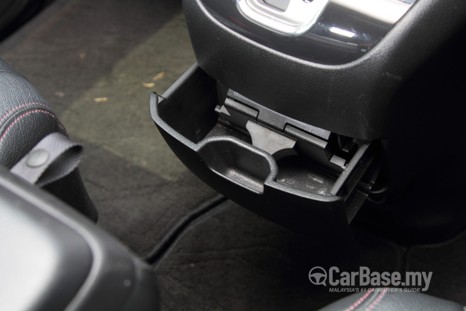 Nissan Serena S-Hybrid C26 (2013) Interior
