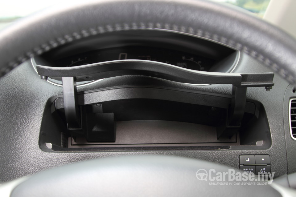 Nissan Serena S-Hybrid C26 (2013) Interior
