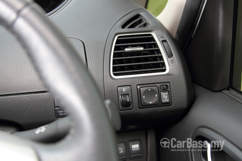 Nissan Serena S-Hybrid C26 (2013) Interior