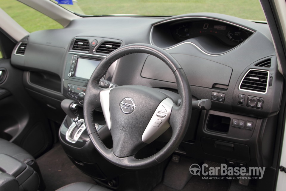 Nissan Serena S-Hybrid C26 (2013) Interior
