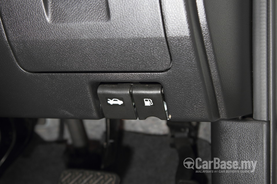 Nissan Serena S-Hybrid C26 (2013) Interior