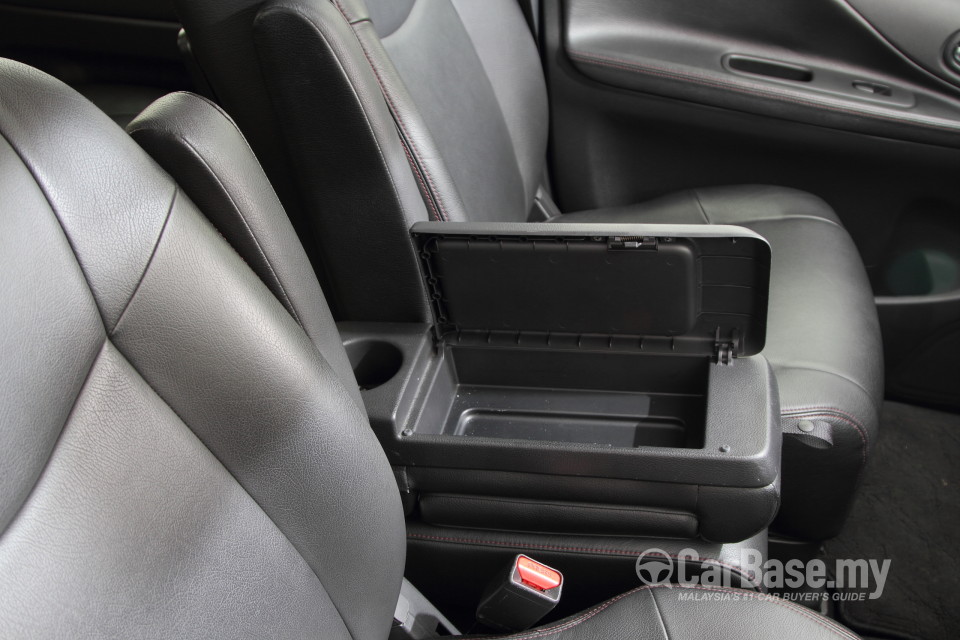 Nissan Serena S-Hybrid C26 (2013) Interior