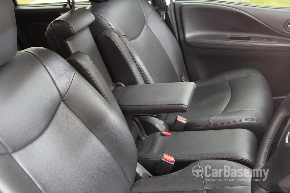 Nissan Serena S-Hybrid C26 (2013) Interior