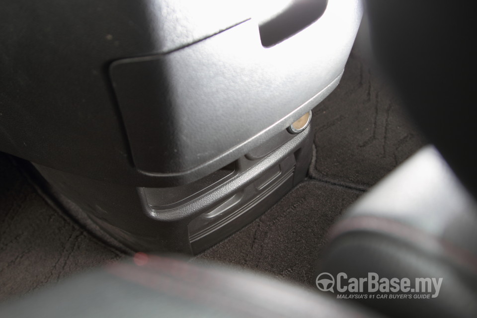 Nissan Serena S-Hybrid C26 (2013) Interior