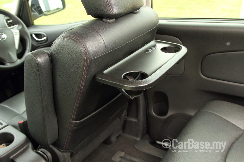 Nissan Serena S-Hybrid C26 (2013) Interior