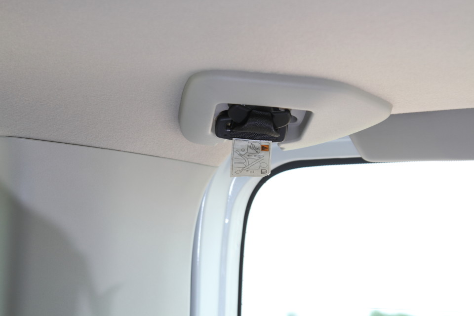 Nissan Serena S-Hybrid C26 (2013) Interior
