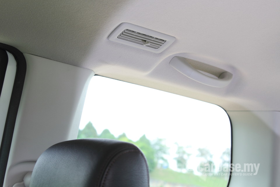 Nissan Serena S-Hybrid C26 (2013) Interior