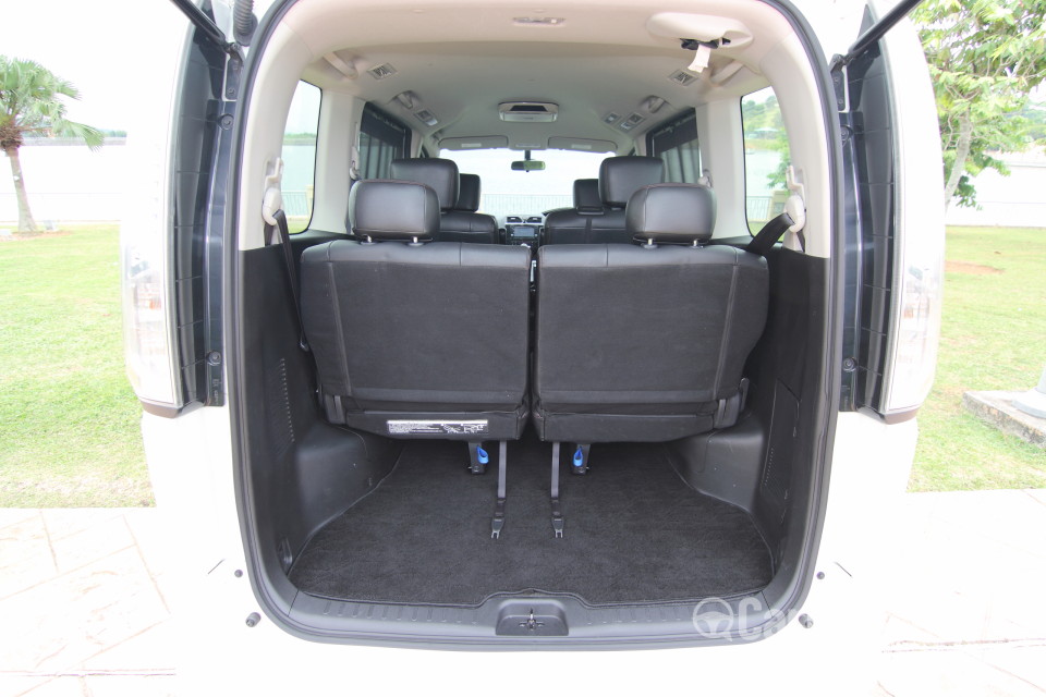 Nissan Serena S-Hybrid C26 (2013) Interior