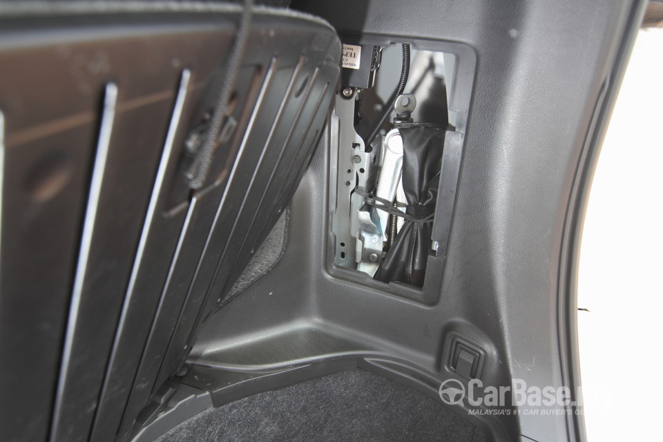 Nissan Serena S-Hybrid C26 (2013) Interior