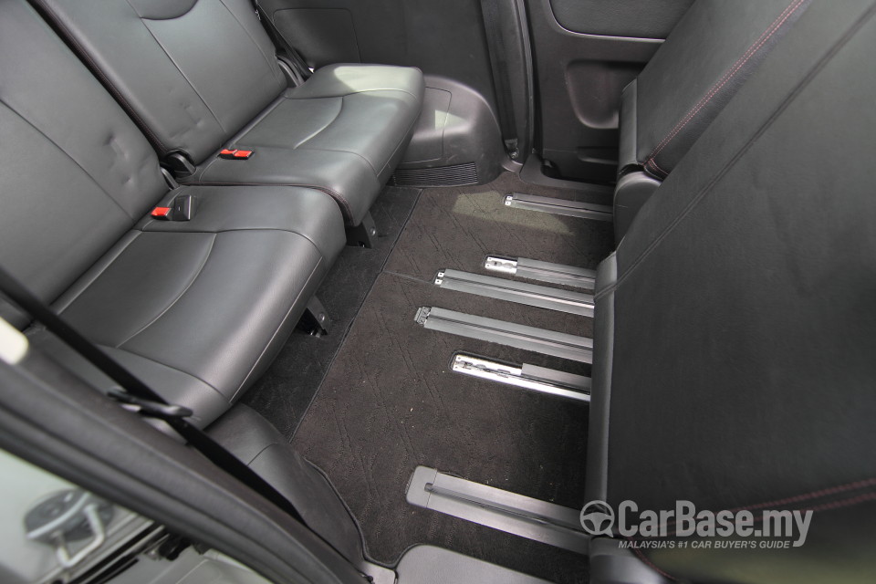 Nissan Serena S-Hybrid C26 (2013) Interior