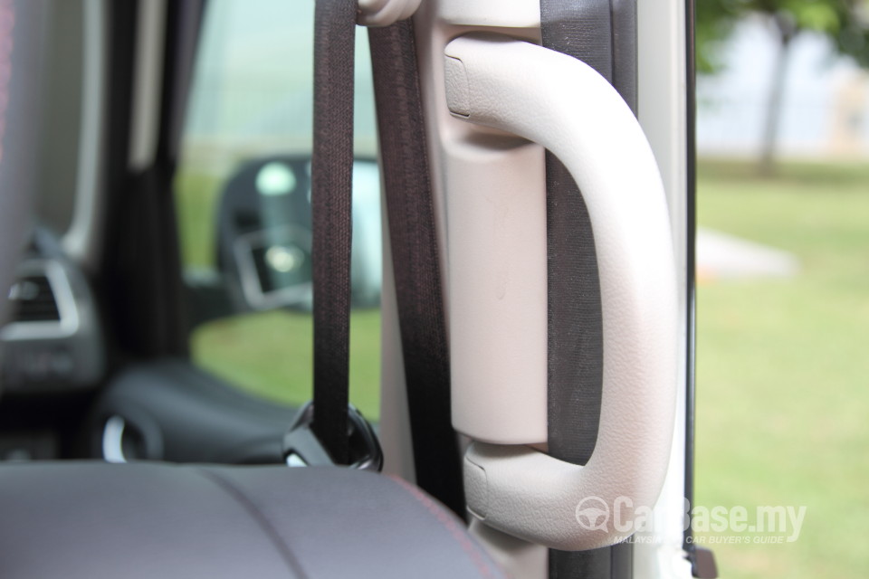 Nissan Serena S-Hybrid C26 (2013) Interior