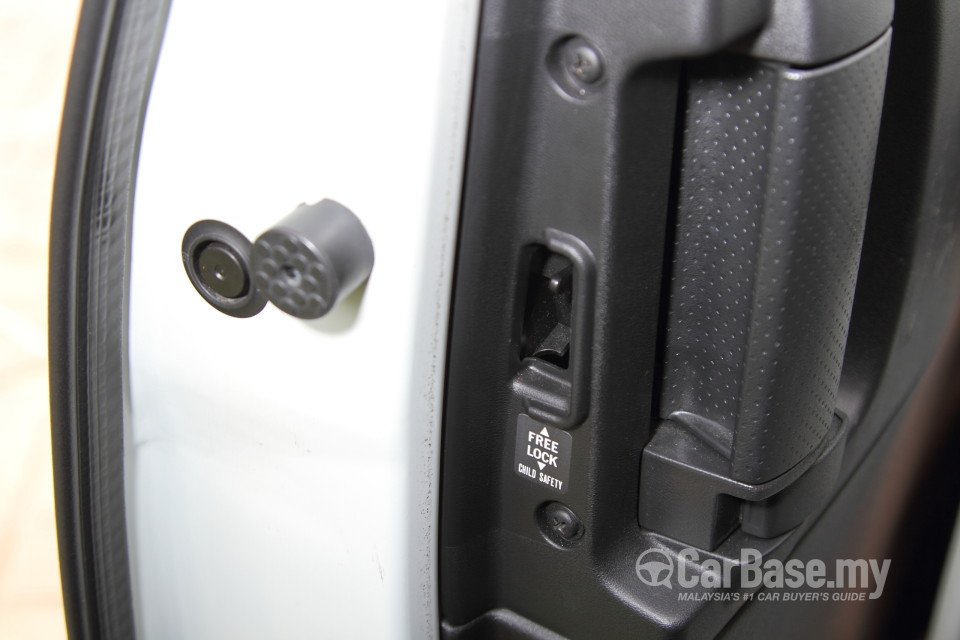 Nissan Serena S-Hybrid C26 (2013) Interior