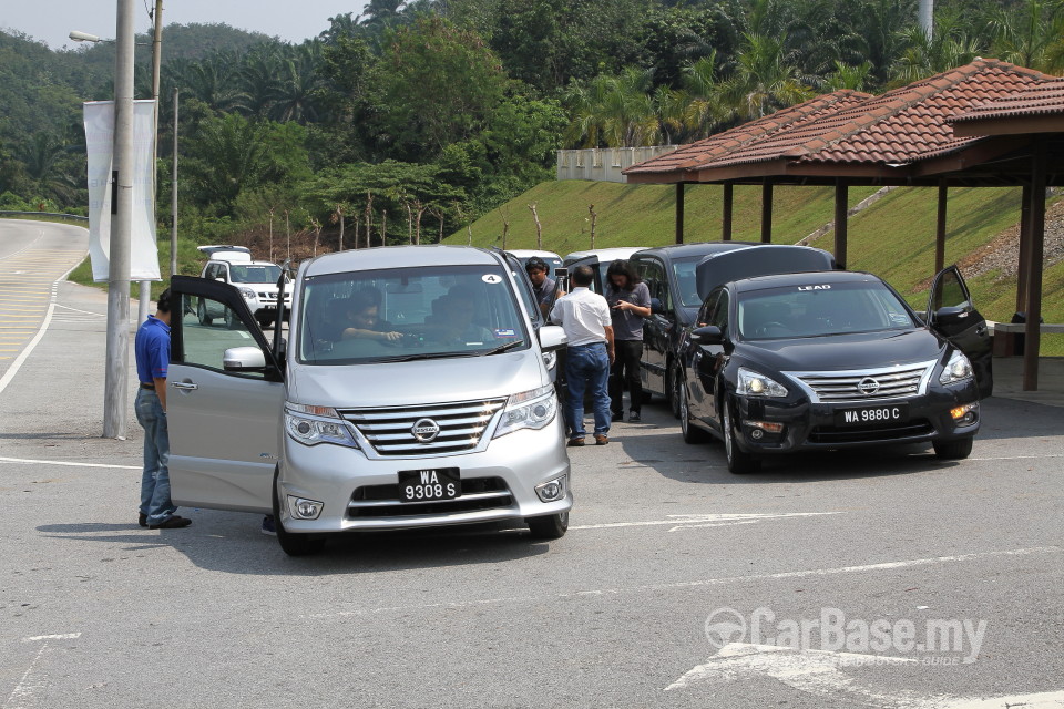 Nissan Serena S-Hybrid C26 Facelift (2014) Exterior