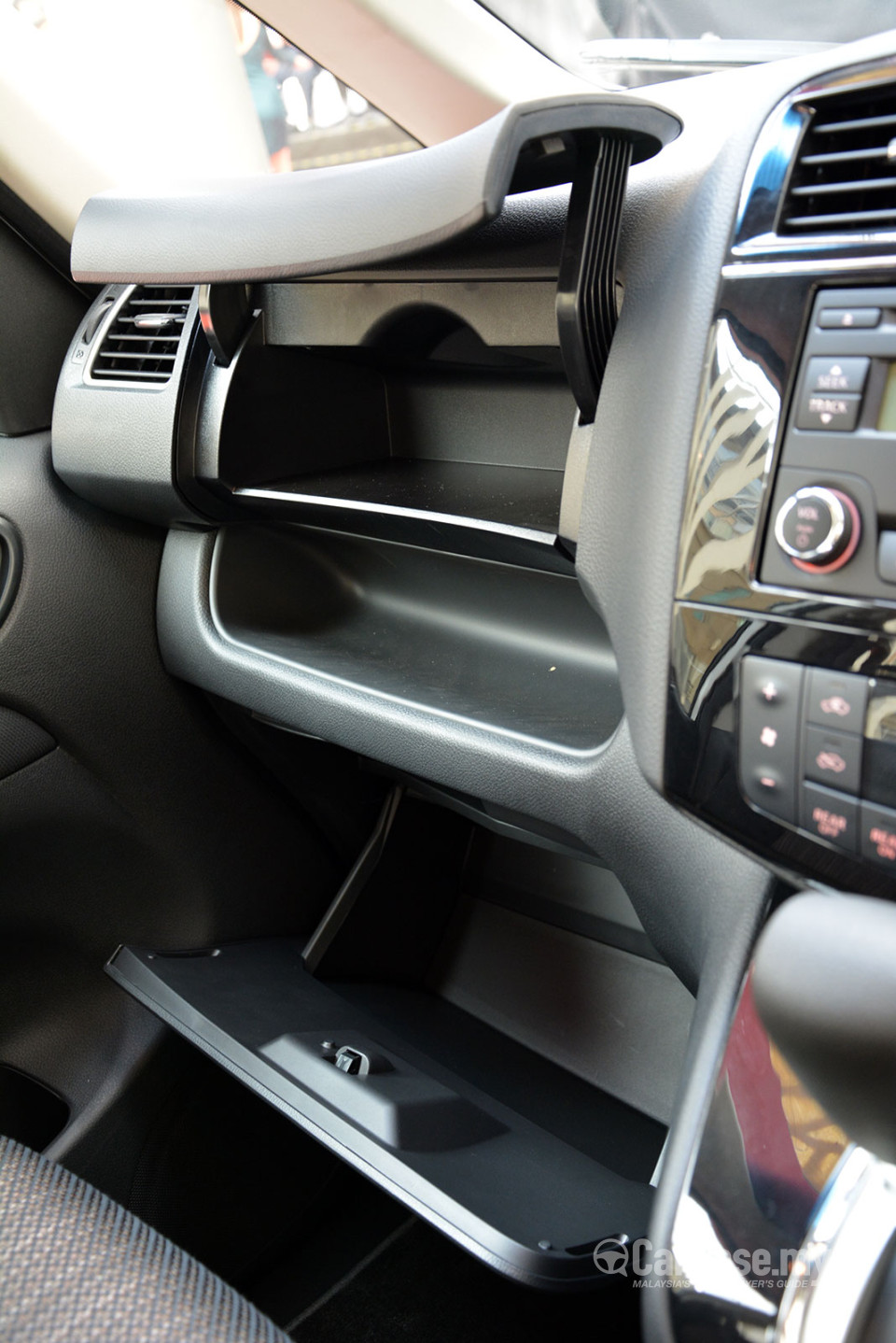 Nissan Serena S-Hybrid C26 Facelift (2014) Interior