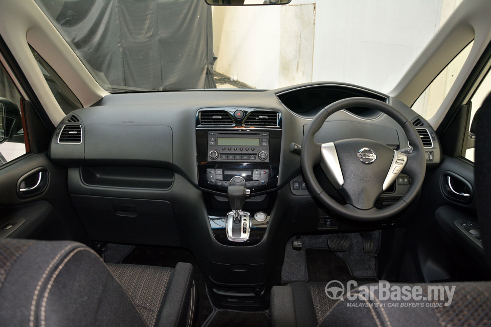 Nissan Serena S-Hybrid C26 Facelift (2014) Interior
