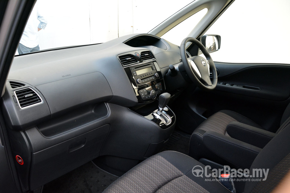 Nissan Serena S-Hybrid C26 Facelift (2014) Interior