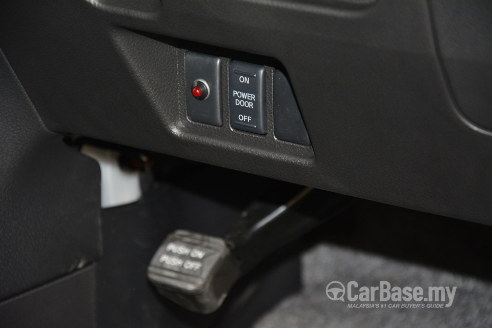 Nissan Serena S-Hybrid C26 Facelift (2014) Interior