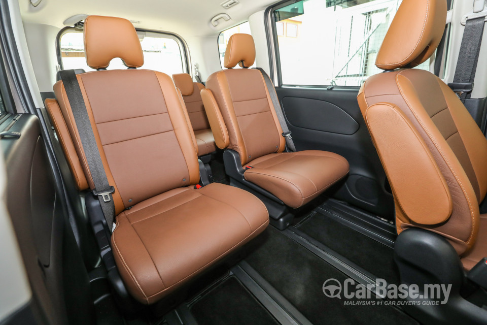 Nissan Serena S-Hybrid C27 (2018) Interior
