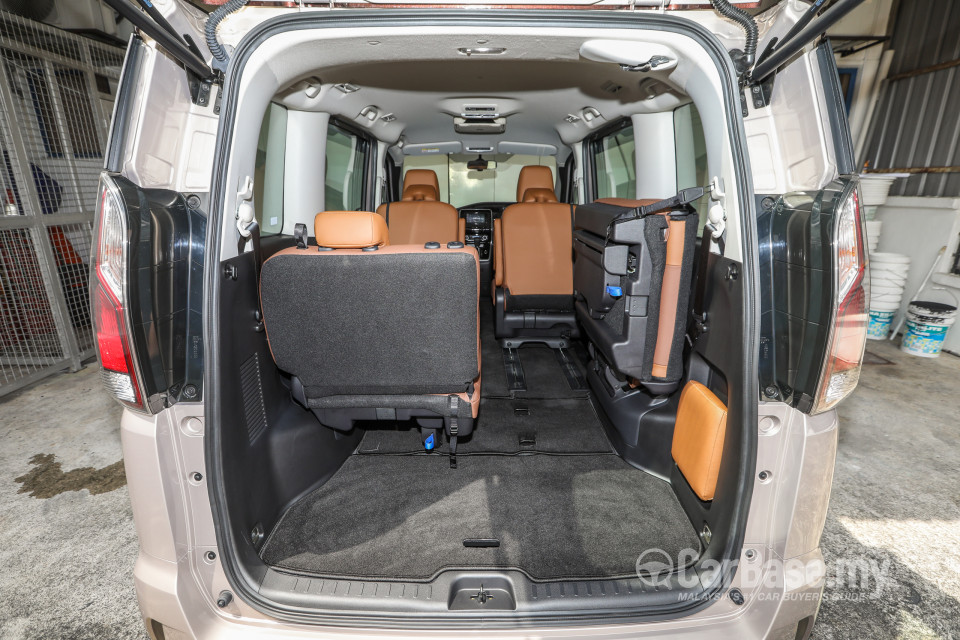 Nissan Serena S-Hybrid C27 (2018) Interior