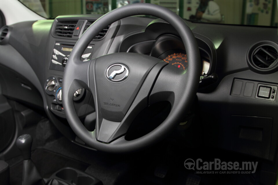 Toyota Innova AN140 (2016) Interior