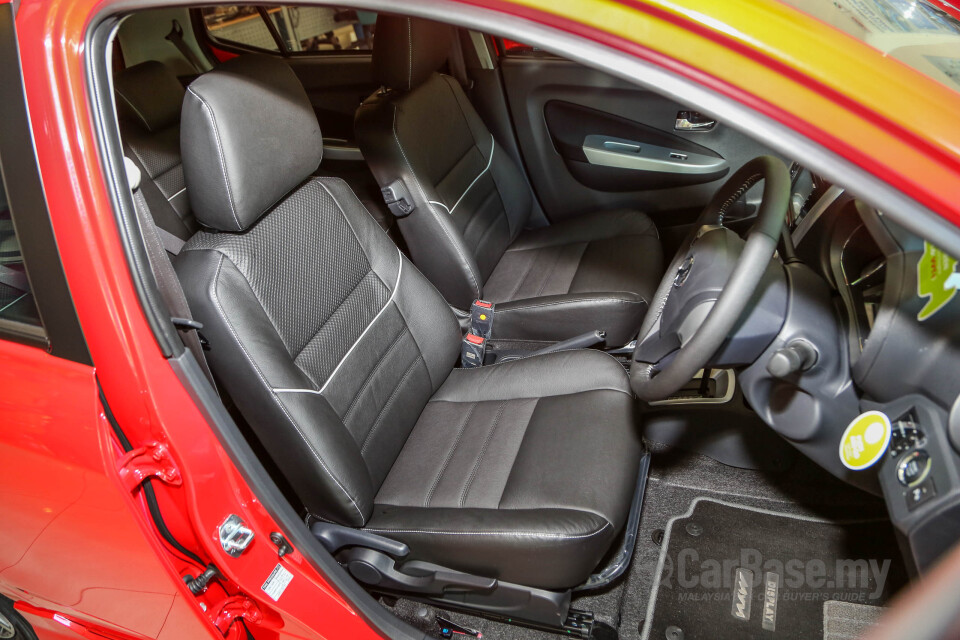 Toyota Innova AN140 (2016) Interior