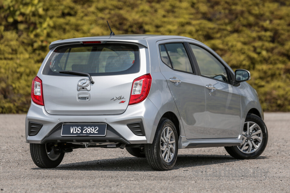 Toyota C-HR Mk1 (2018) Exterior