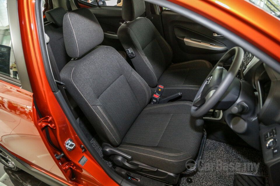 Nissan Navara D23 Facelift (2021) Interior